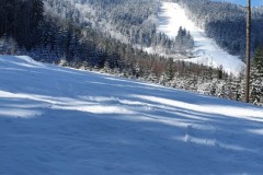 Ještěd- konec sjezdovky skalka a pohled na sjezdovku č.2 a skokanský areá